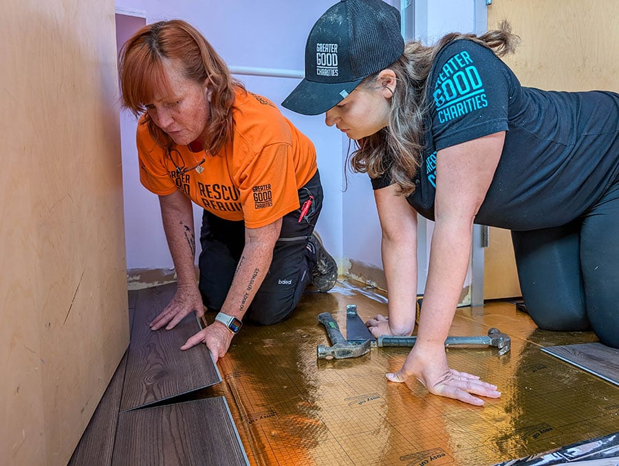 Volunteer_BuildShelter